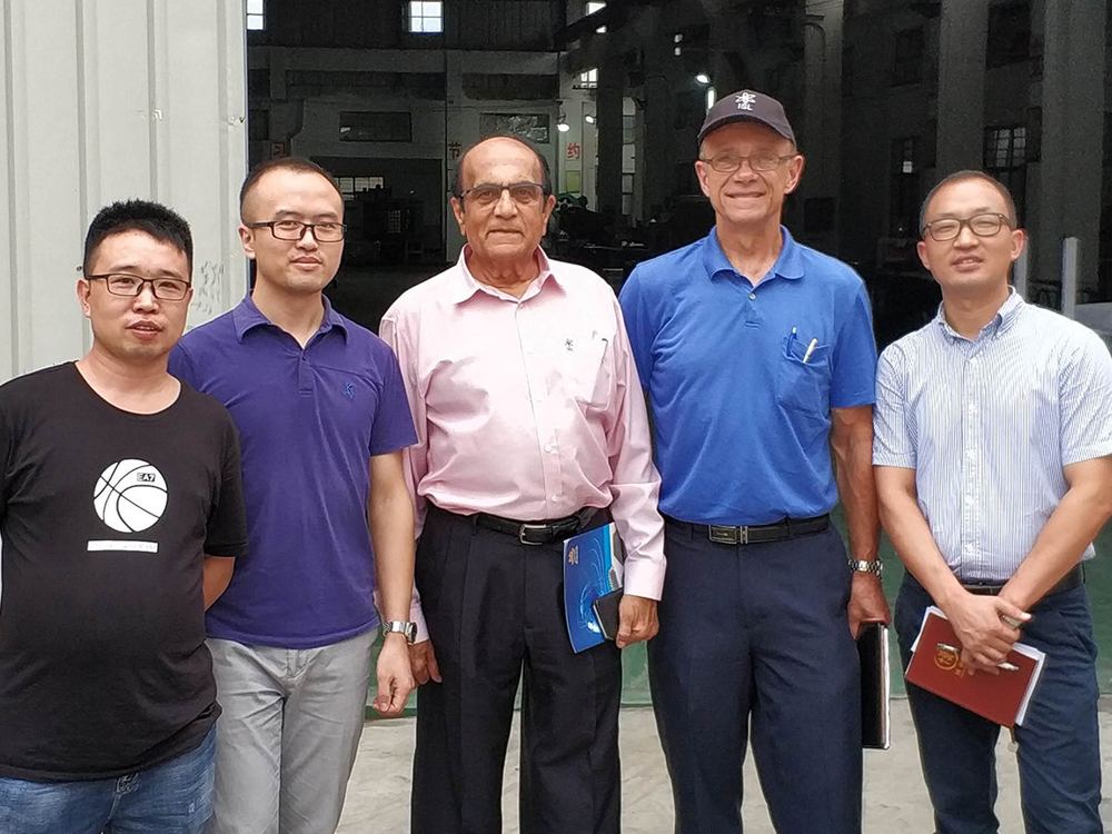 Suhang Metal team welcoming international clients at the factory